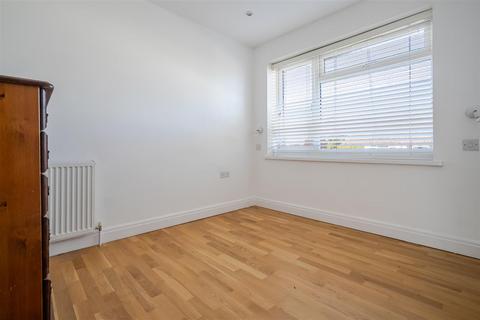 51 Longmead, Windsor, SL4 5PZ