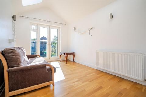 51 Longmead, Windsor, SL4 5PZ