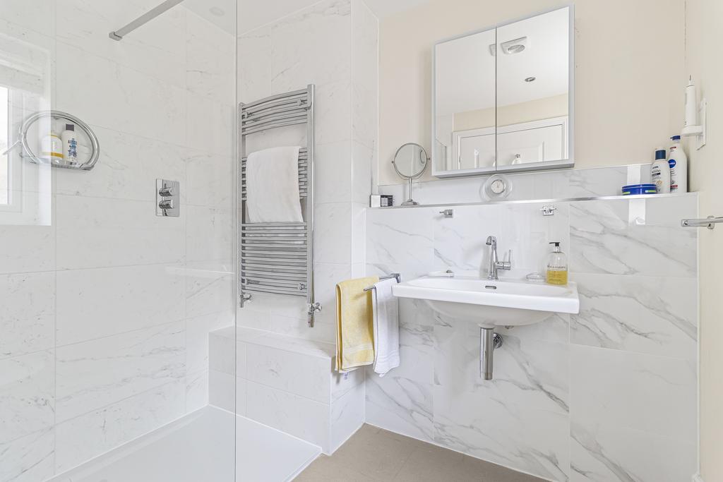 563612