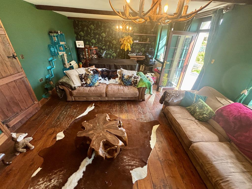 Living room (third image)