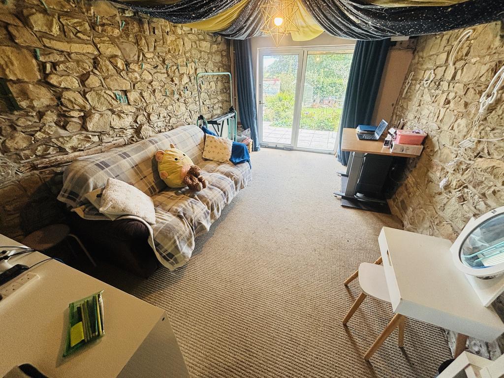 Home office/ground floor bedroom 5