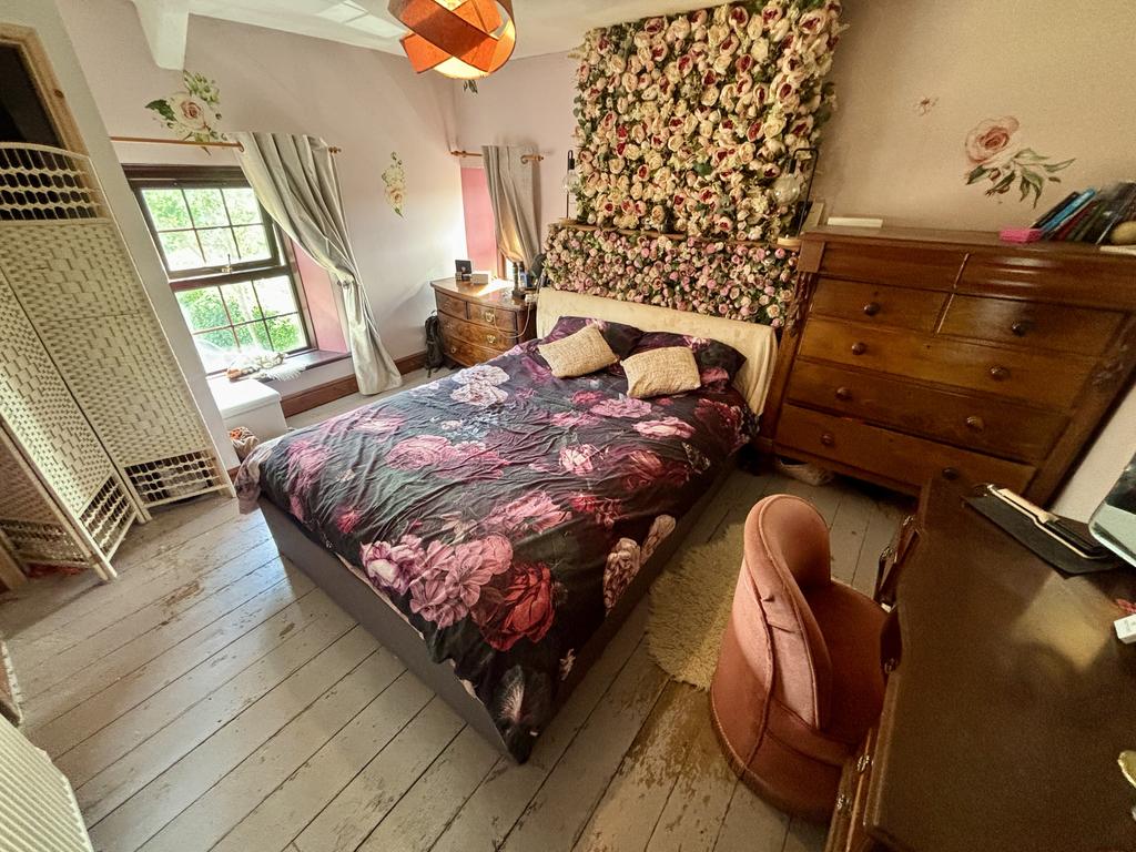 Rear bedroom 2