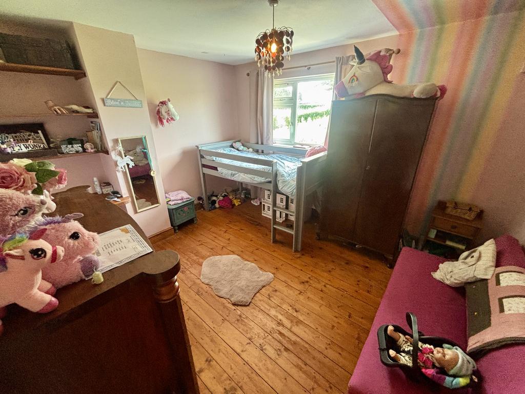 Front bedroom 1