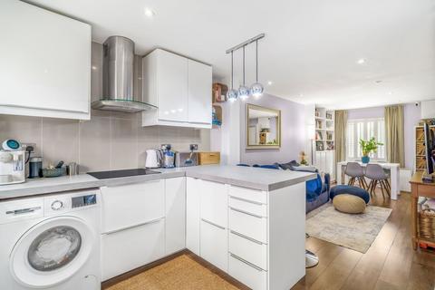 124 Wandle Way, London, SW18 4UL