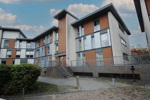 2 bedroom apartment to rent, Commonwealth Drive, Crawley, West Sussex. RH10 1AU