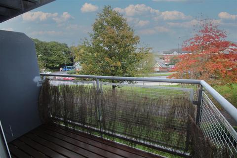 2 bedroom apartment to rent, Commonwealth Drive, Crawley, West Sussex. RH10 1AU