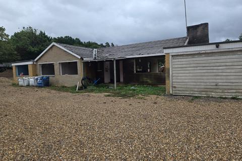 Property to rent - Longcross Farm, Longcross Road, Chertsey, KT16 0DP