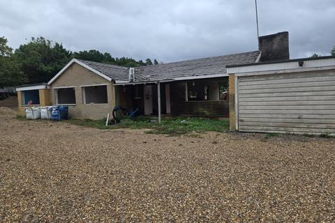 Property to rent - Longcross Farm, Longcross Road, Chertsey, KT16 0DP