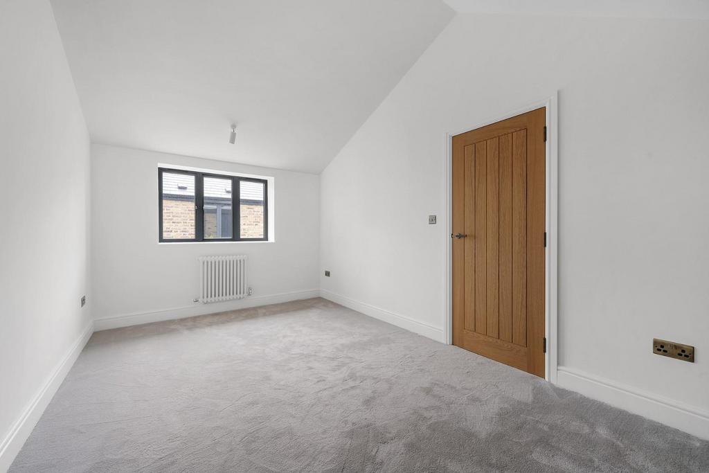 Bedroom 2.JPG
