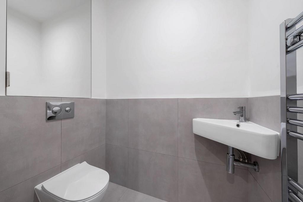 Downstairs WC.JPG