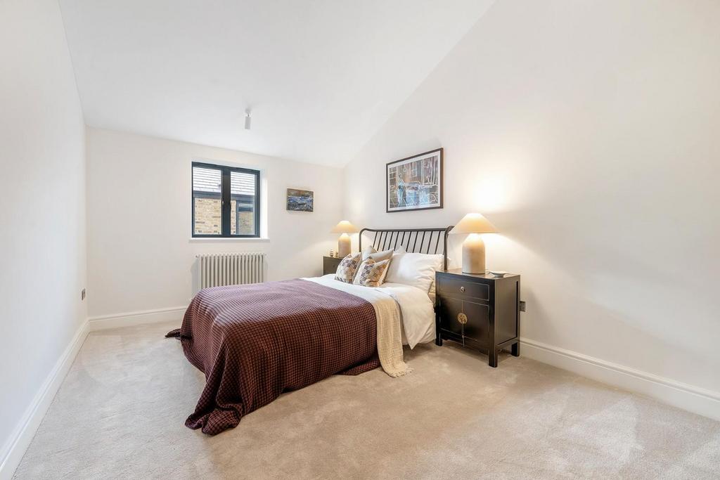 Bedroom 1.JPG