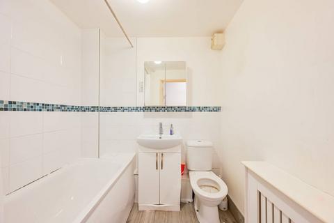 2 bedroom flat for sale, Albatross Close, E6, Beckton, London, E6