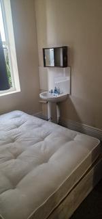9 bedroom house to rent, Room 2, 157 Hyde park road