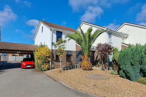 4 bedroom end of terrace house for sale, 41 Brownsea Close New Milton BH25 5UG