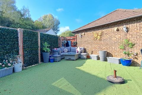 4 bedroom end of terrace house for sale, 41 Brownsea Close New Milton BH25 5UG