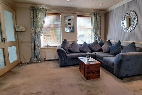 4 bedroom end of terrace house for sale, 41 Brownsea Close New Milton BH25 5UG