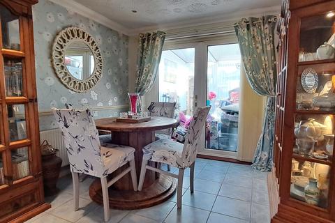 4 bedroom end of terrace house for sale, 41 Brownsea Close New Milton BH25 5UG