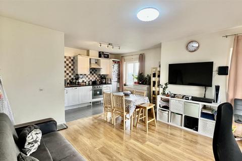 2 bedroom apartment for sale, Bennett Close, Hounslow TW4