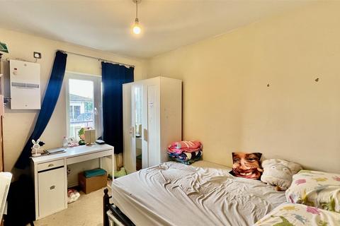 2 bedroom apartment for sale, Bennett Close, Hounslow TW4