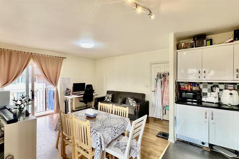 2 bedroom apartment for sale, Bennett Close, Hounslow TW4