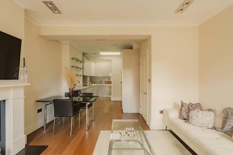 2 bedroom apartment for sale, Ennismore Gardens, Knightsbridge, SW7