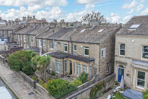 3 bedroom terraced house for sale, 27 Savile Park, Savile Park, Halifax, HX! £EW