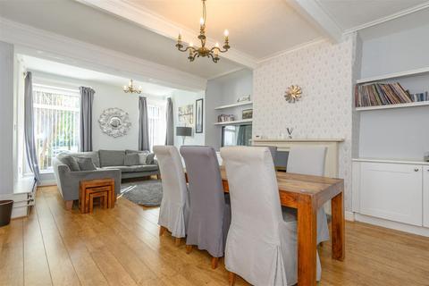 3 bedroom terraced house for sale, 27 Savile Park, Savile Park, Halifax, HX! £EW