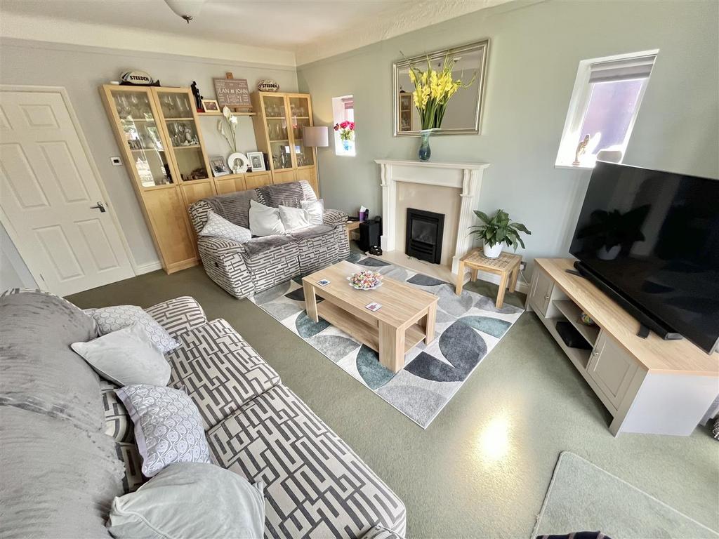 Lounge 2