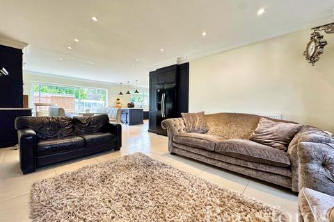4 bedroom detached house for sale, Farm Road, Rainham, RM13