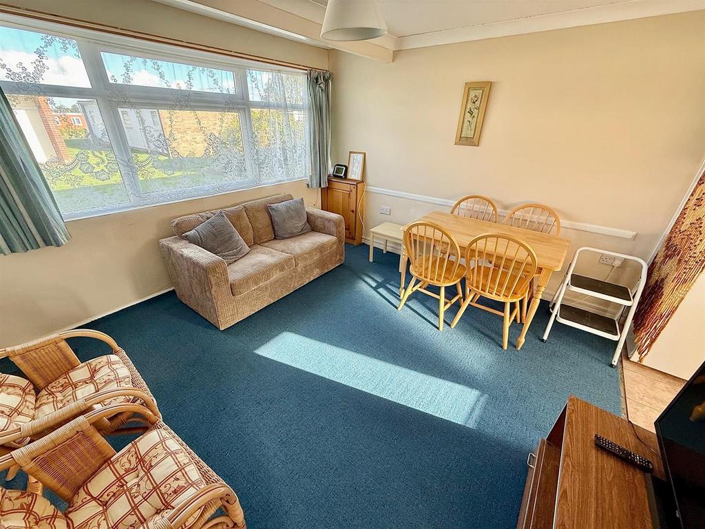 Kitchenette / Living Room