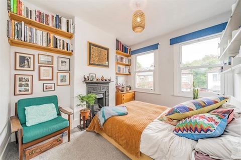 3 bedroom flat for sale, Malyons Road, London SE13