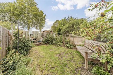 3 bedroom flat for sale, Malyons Road, London SE13