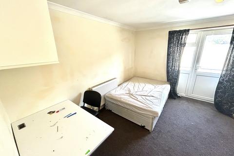 undefined, Broadway, Pontypridd CF37