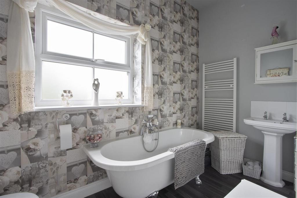 En Suite Bathroom