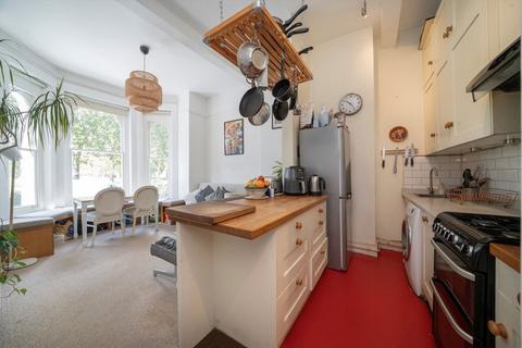 2 bedroom flat for sale, Queensdown Road, London E5