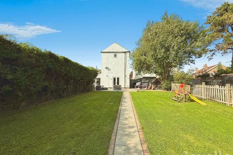 4 bedroom cottage for sale, South Street, Morton DN21