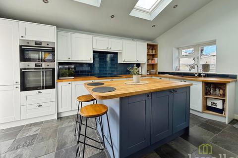 4 bedroom cottage for sale, South Street, Morton DN21