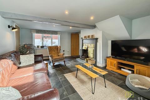 4 bedroom cottage for sale, South Street, Morton DN21
