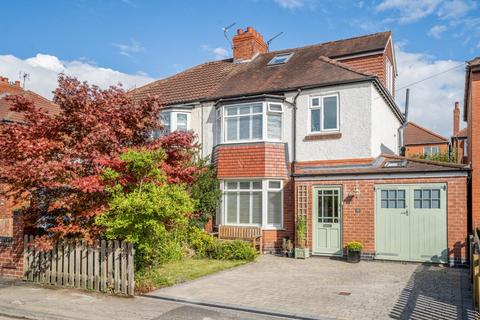 undefined, White House Drive, York