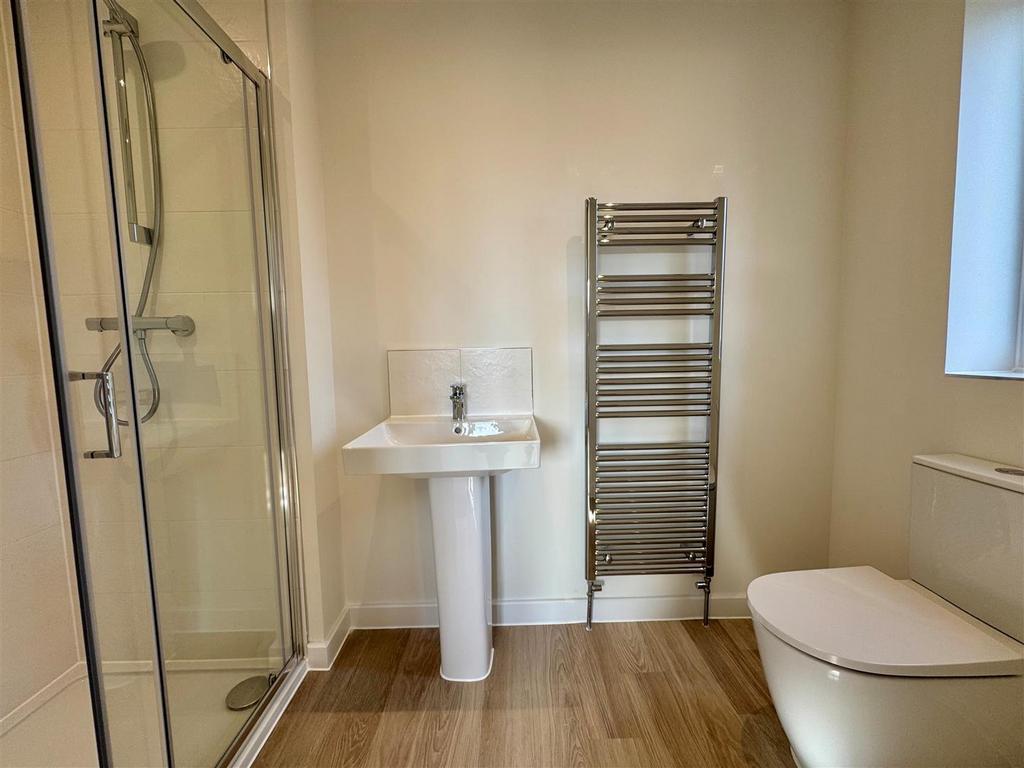 Ensuite 2.jpg