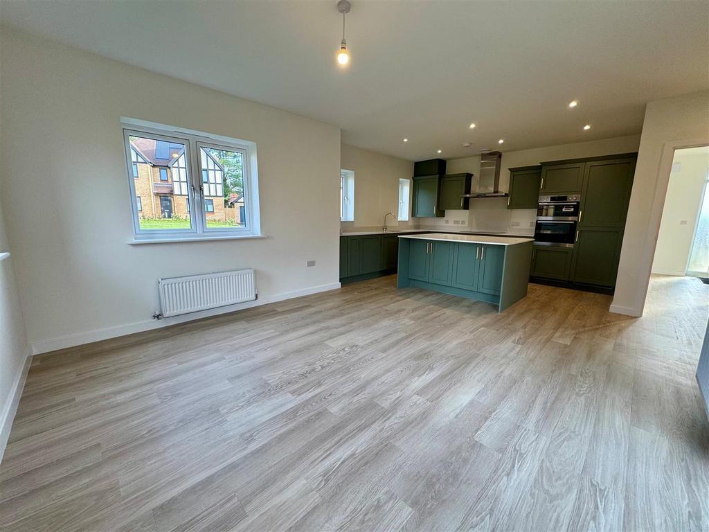 Kitchen 2.jpg