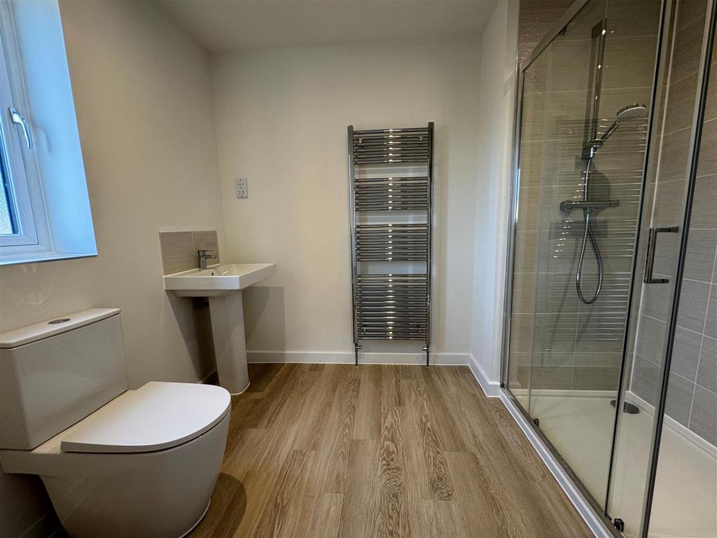 Ensuite 1.jpg