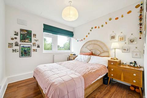 2 bedroom flat for sale, Rathmell Drive, London SW4