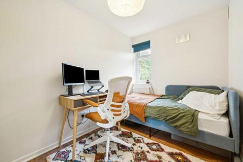 2 bedroom flat for sale, Rathmell Drive, London SW4