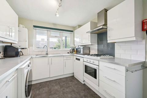 2 bedroom flat for sale, Rathmell Drive, London SW4