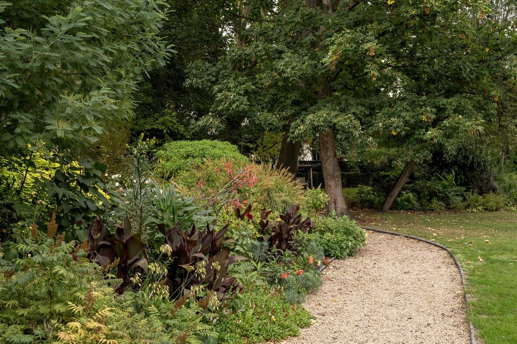 Maskells-32 Norland Square-45 Hi.jpg