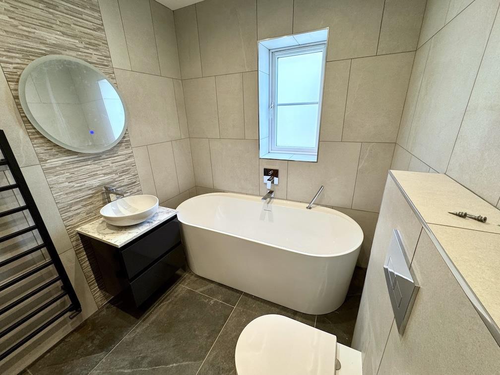 Sample Photo - Main Bathroom