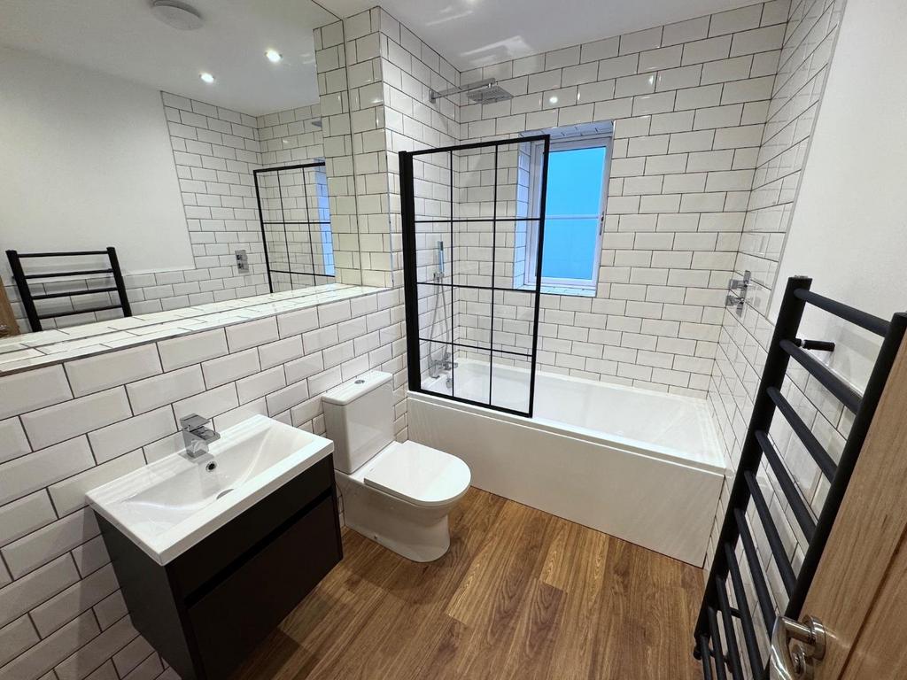 Sample Photo - Main Bathroom 1.JPG