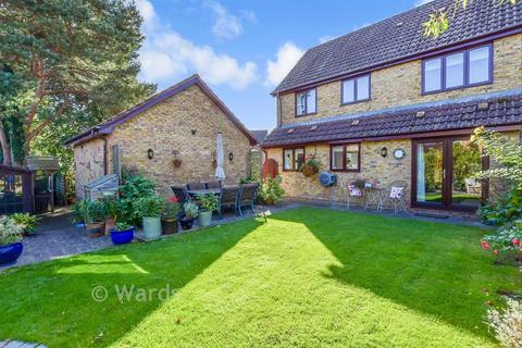 4 bedroom detached house for sale, Roseleigh Avenue, Allington, Maidstone, Kent