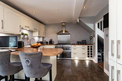 17 Nelson Road, Wouldham, Rochester, ME1 3YE